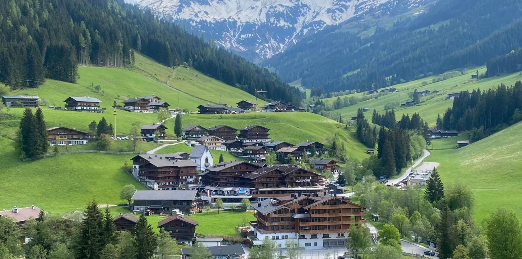 Haus Hislop Apartamento Inneralpbach Exterior foto